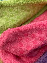 Laden Sie das Bild in den Galerie-Viewer, Cuddly Socks Monsterchen