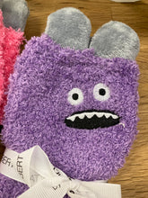 Laden Sie das Bild in den Galerie-Viewer, Cuddly Socks Monsterchen