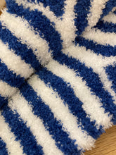 Laden Sie das Bild in den Galerie-Viewer, Cuddly Socks gestreift